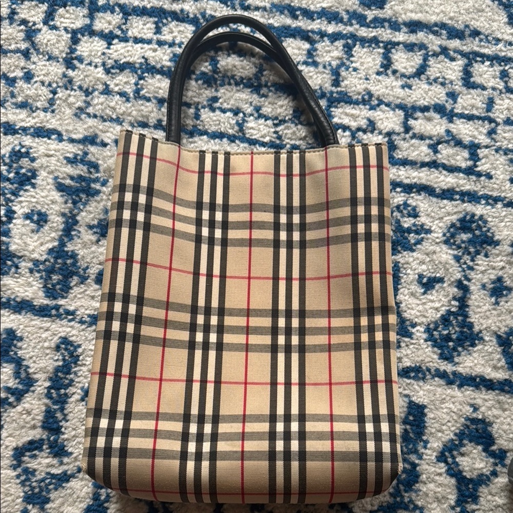 Burberry - Picture 1 of 14